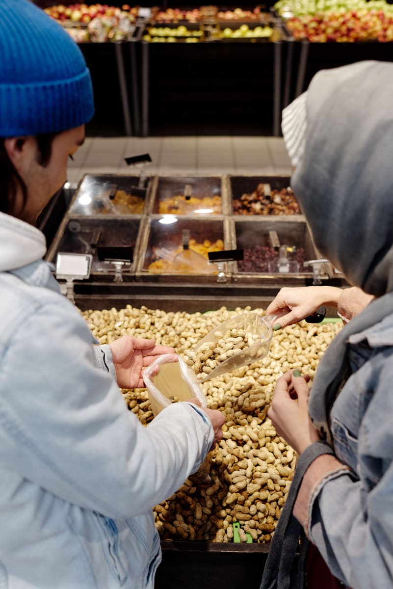 Buying Peanuts — Benin