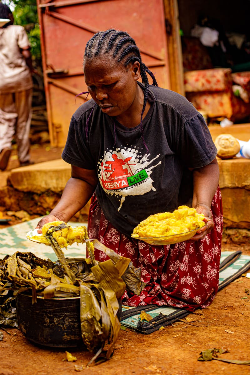 Woman Serving Food — Congo (Brazzaville)