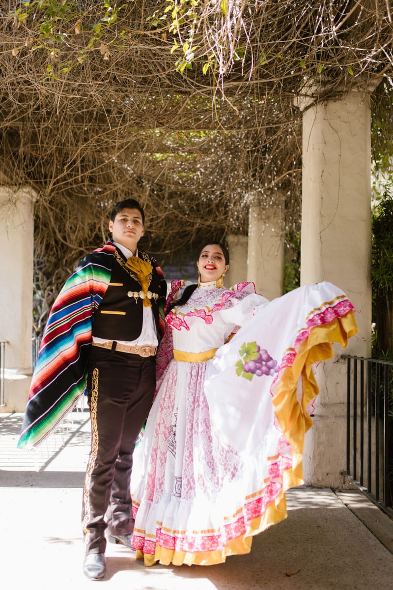 Traditional Couple — Mexico