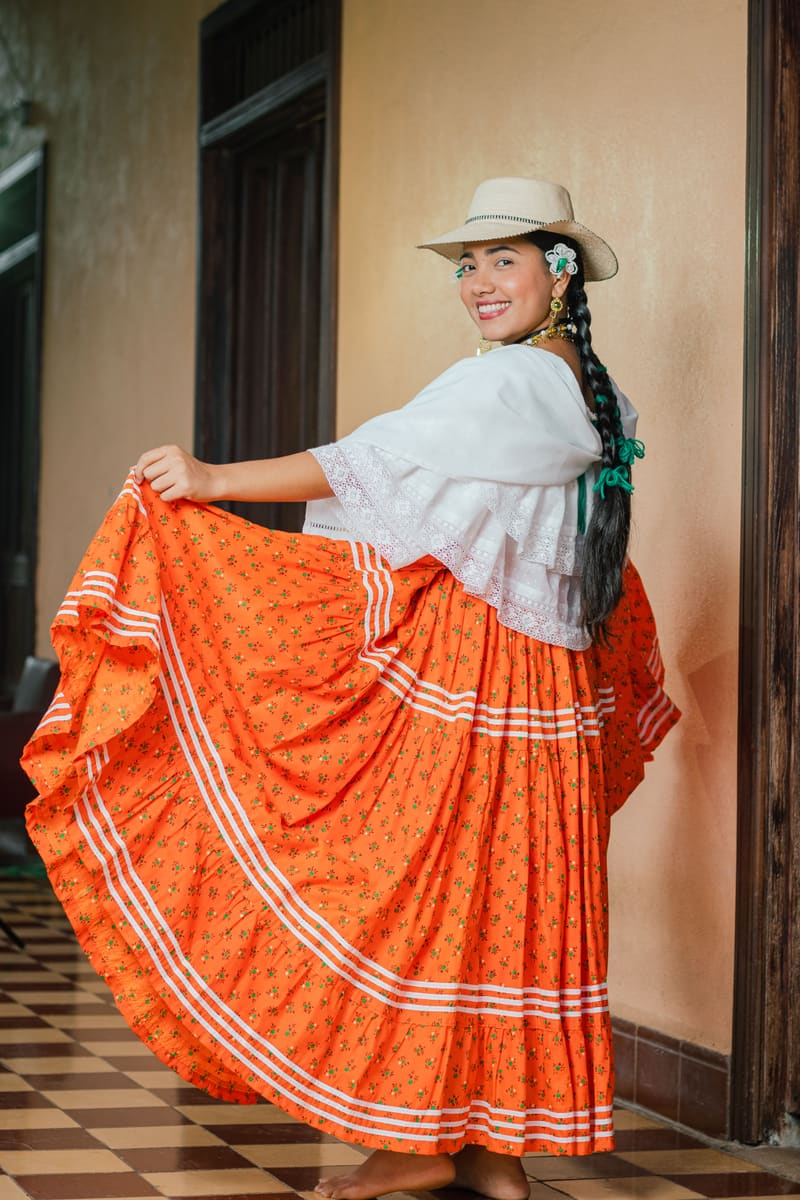 Woman with Dress — Panama